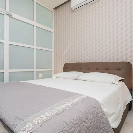 La Maison Chic 1 -